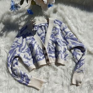 Arizona Jean Company Lavender & Cream Cropped V-Neck Cardigan